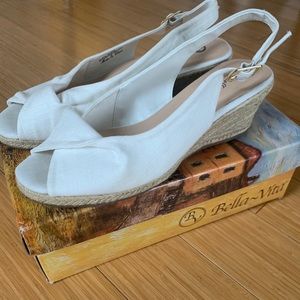 Bella Vita 9.5 espadrille 
Sylvia II 
White Linen